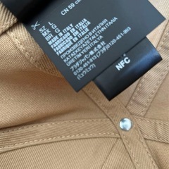 【極美品】【定価10
万円】MIU MIU ドリルベースボールキャップ Lサイズ 本物保証書付きの画像