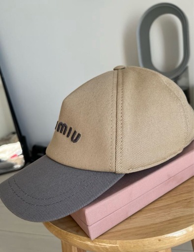 【極美品】【定価10
万円】MIU MIU ドリルベースボールキャップ Lサイズ 本物保証書付き