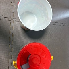 トミカ でるでるバケツ ＆ お菓子収納バケツ 2点セットの画像