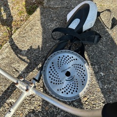 RYOBI電動刈払い機とコード、替刃セットの画像