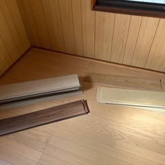 お話中　
フロアタイルの画像