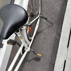 自転車 CADAROLA 27インチ ホワイト ／ カゴ・スタンド付きの画像