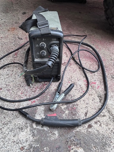 半自動溶接機　　スズキッド　100v