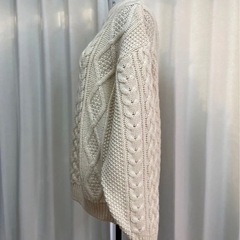 女性L《Pure Merino》ケーブル編みニットの画像