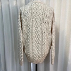 女性L《Pure Merino》ケーブル編みニットの画像