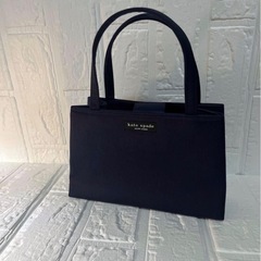 kate spade ＆ RMKのコラボ ネイビー ハンドバッグの画像