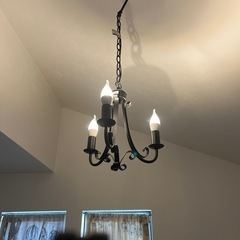 シャンデリア　LED曲がり電球付きの画像