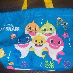 ベイビーシャークのお弁当袋の画像