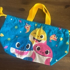 ベイビーシャークのお弁当袋の画像