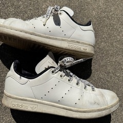 adidasスニーカーの画像