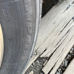 激安価格　 ３連休得価　
215-60-16 夏冬セットの画像