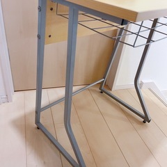 デスク 勉強机 デスクワークの画像