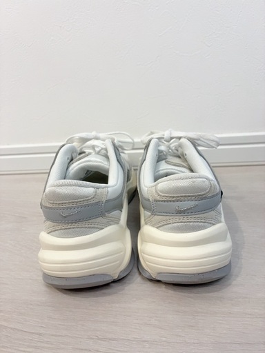 未使用に近い NIKE スニーカー 24.5cm