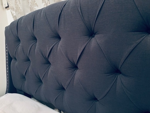 最終お値下げAshley Furniture クイーンベッドフレーム ヘッドボード　ネイビー