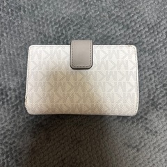 マイケルコース2つ折り財布の画像