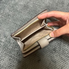 マイケルコース2つ折り財布の画像