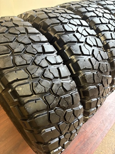 ブロックタイヤ❗️255/75/17LT夏BFグットリッチブラックレター