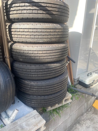 トラックタイヤ　BRIDGESTONE　６本セット