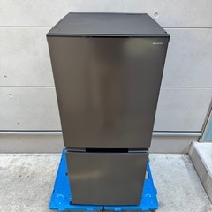 370⭐️2024年製美品★シャープ　冷蔵庫　右、左開き　自動霜取り　一人暮らし の画像