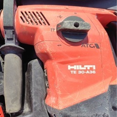 早い者勝ち！【動作良好】HILTI TE30-A36 電動ハンマードリル　充電器付きの画像