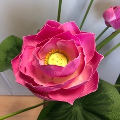 造花　蓮の花+花瓶つきお譲りしますの画像