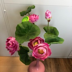造花　蓮の花+花瓶つきお譲りしますの画像