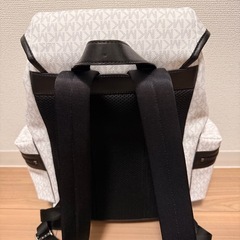 マイケルコース　COOPER ポケット バックパック - MKシグネチャー　白の画像