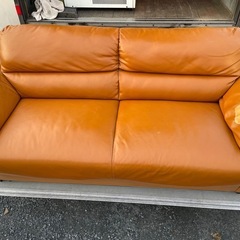 3人掛けソファ　3にんがけ　レザー　合皮　オレンジ　大きめ　の画像