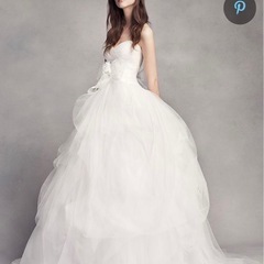 white by vera wang ウェディングドレスの画像