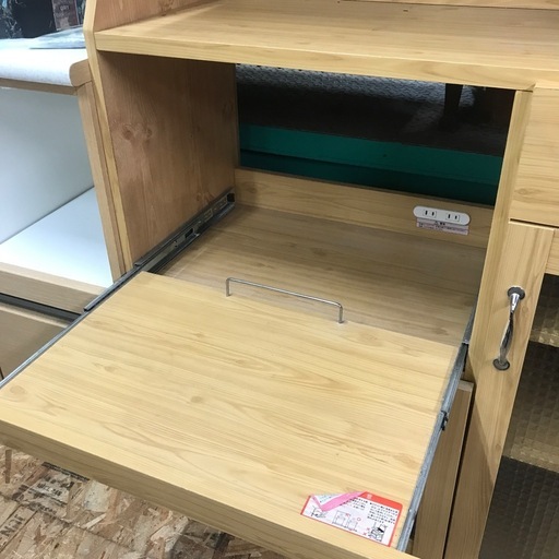 ジャングルジャングル貝塚店　食器棚　木目　木　茶色　ブラウン　ライトブラウン　3枚扉　ガラス窓　引き出し　高さ調節　スライドテーブル　