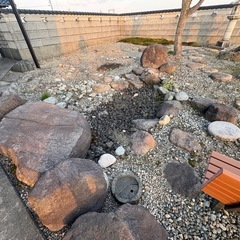 屋外作業　砂利の移動の画像