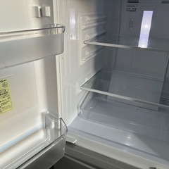 シャープ、扉左右付け替え可能、137Lいノンフロン冷凍冷蔵庫の画像