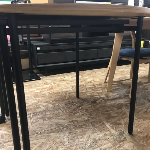 ジャングルジャングル貝塚店　伸縮テーブル　木　木目　黒　丸テーブル　オシャレ　家具　机　中古　貝塚市　二色浜