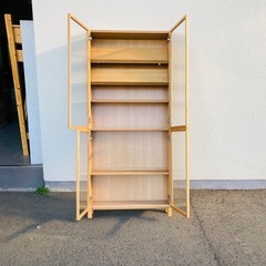 MUJI 無印　スリムガラス扉キャビネット　タモ材　ブックシェルフ　廃盤　希少モデル　木製キャビネットの画像