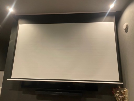 120インチ プロジェクター 
電動スクリーン