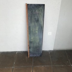 黒板やミニA看板とコルクボードの画像