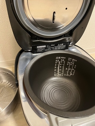 1年半使用　TOSHIBA(東芝) 炊飯器 5.5合 真空圧力IH ジャー炊飯器 真空保温 白米40時間 鍛造かまど銅 釜 RC-10