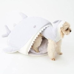 【 ジェラートピケ 】 ペットベッド　犬 スムーズィーシャークハウス 美品の画像