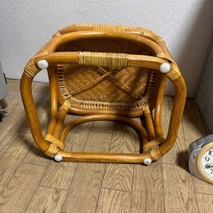 　　　椅子　　ラタン製のミニ椅子 の画像