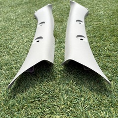 【新車外し】ハイエース200系 純正Aピラーガーニッシュ 左右セット 美品の画像