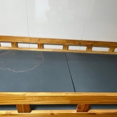 収納付き木製ベッドの画像