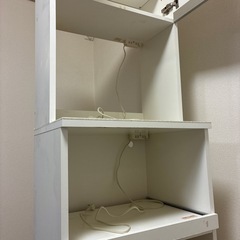 3/21か3/28に取りに来れる方、レンジ台付き食器棚の画像