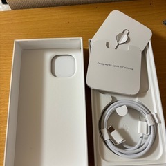 iPhoneの箱、タイプC充電コードの画像