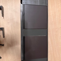 洗濯機に付く フリーラック フック＆ホースホルダー付き グレーの画像