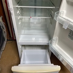 Panasonicの2ドア冷蔵庫（NR-B144WB-WS／2012年製）の画像