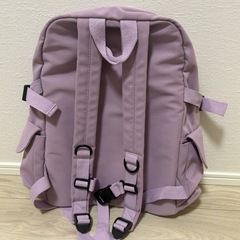 薄紫色のリュックの画像
