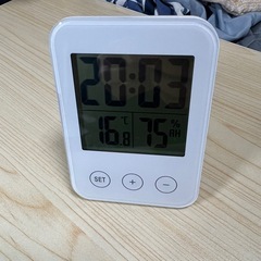 IKEA SLATTIS デジタル置時計 温度湿度計の画像