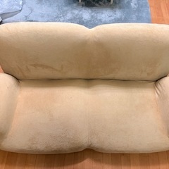 2人掛け肘付きそソファの画像