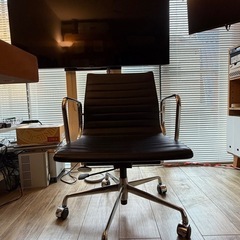 イームズ　アルミナム　リプロの画像