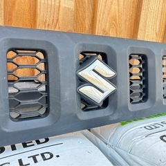 JB64 ジムニー 純正グリルの画像